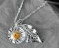 Mobile Preview: Small daisy sterling silver leaf necklace. Preserved real flower in glass like resin