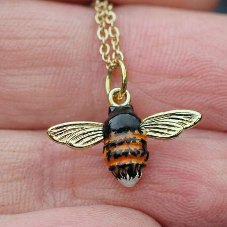 Hummel Kette Silber vergoldet, handemaillierter Hummel Anhänger