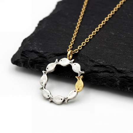 Gegen den Strom. Sterling Silber & Gold Fisch Kreis-Anhänger