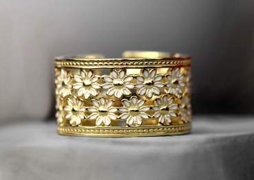 2 Daisy rings. Multiple wearing combinations. Gold plated sterling and white enamel