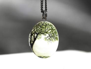 Vintage locket necklace. Bending willow tree