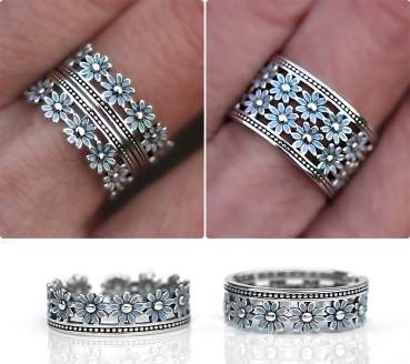 2 blue daisy rings. Multible wearing combinations. Sterling silver light blue enamel