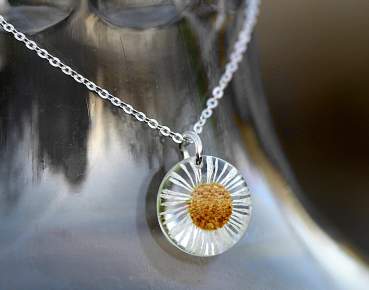 Small real daisy sterling silver necklace. Preserved flower in glass like resin