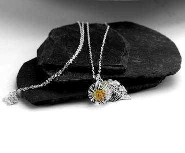 Small daisy sterling silver leaf necklace. Preserved real flower in glass like resin