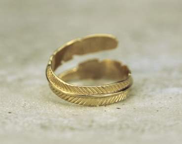 Dainty gold feather wrap around ring. 18k gold plated sterling silver
