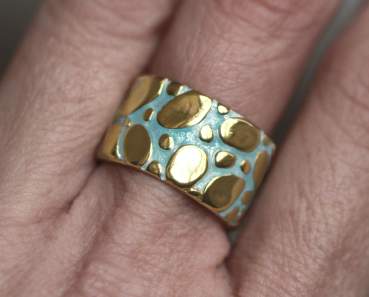 FLUSSBETT Ring. Vergoldeter Sterling Silber Ring mit blauer Emaille