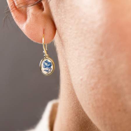 Seltene Vintage Porzellan-Ohrringe – Blaue Rose – vermeil gold Silber