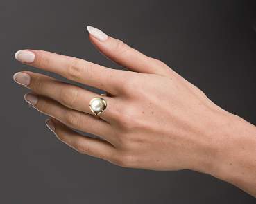 Regenbogen Mondstein Ring. 750er vergoldetes Silber
