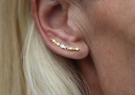 GEGEN DEN STROM Ohrklemmen. Vergoldetes Silber