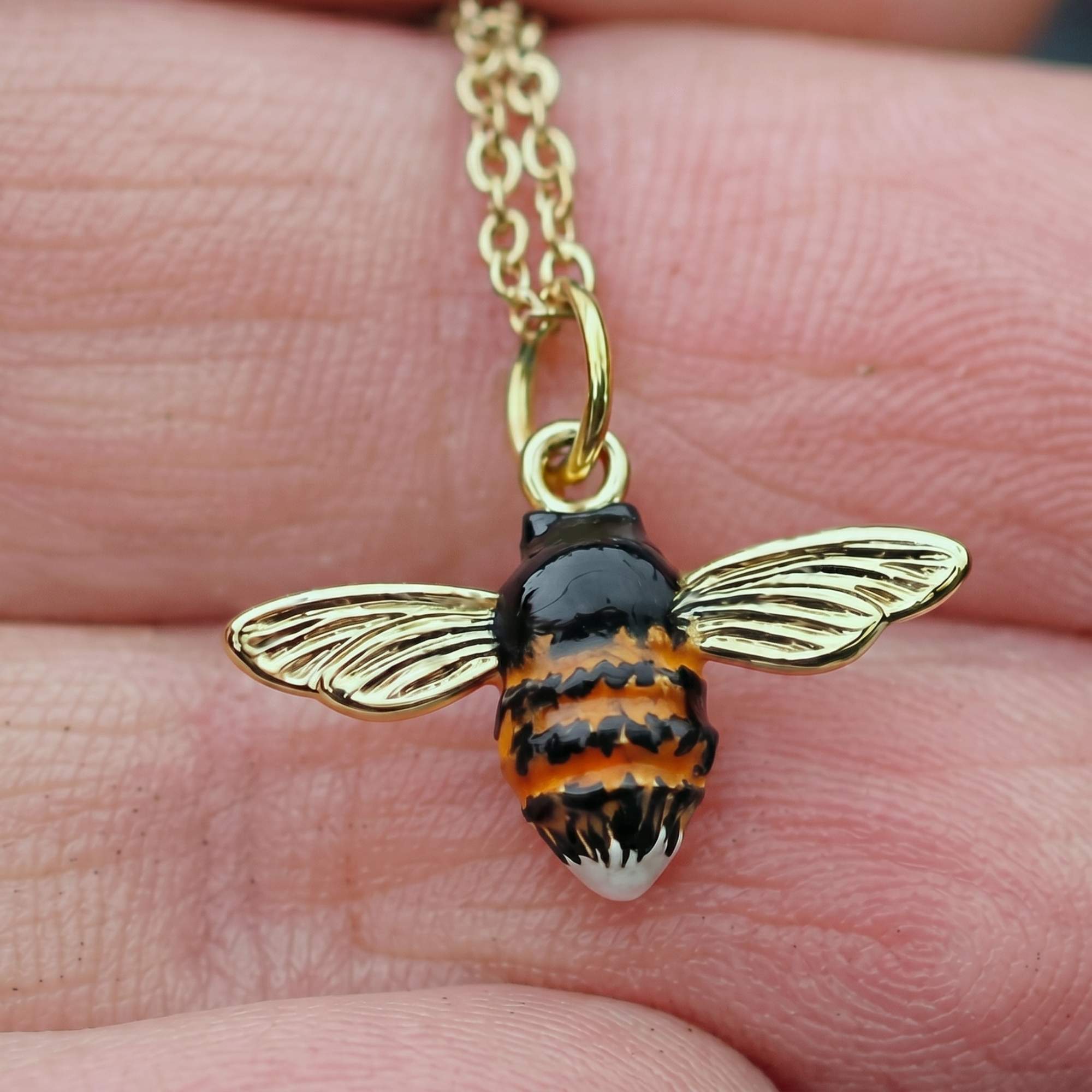 Hummel Kette Silber vergoldet, handemaillierter Hummel Anhänger