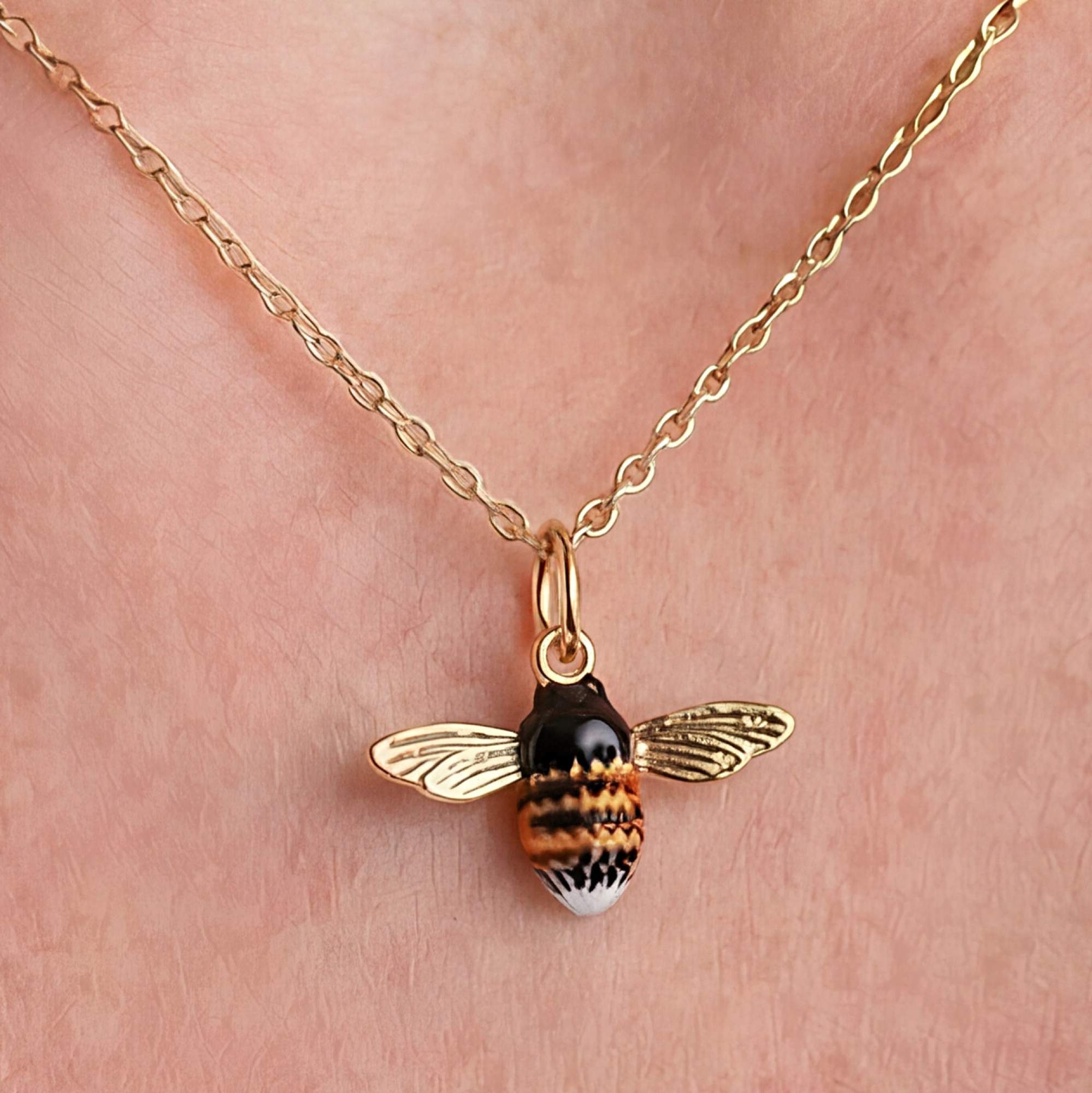 Hummel Kette Silber vergoldet, handemaillierter Hummel Anhänger