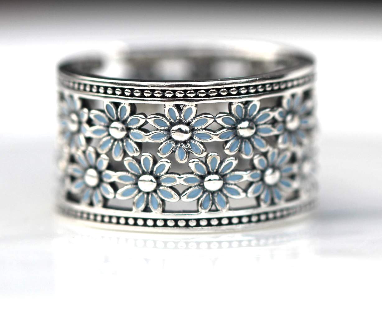 2 blue daisy rings. Multible wearing combinations. Sterling silver light blue enamel