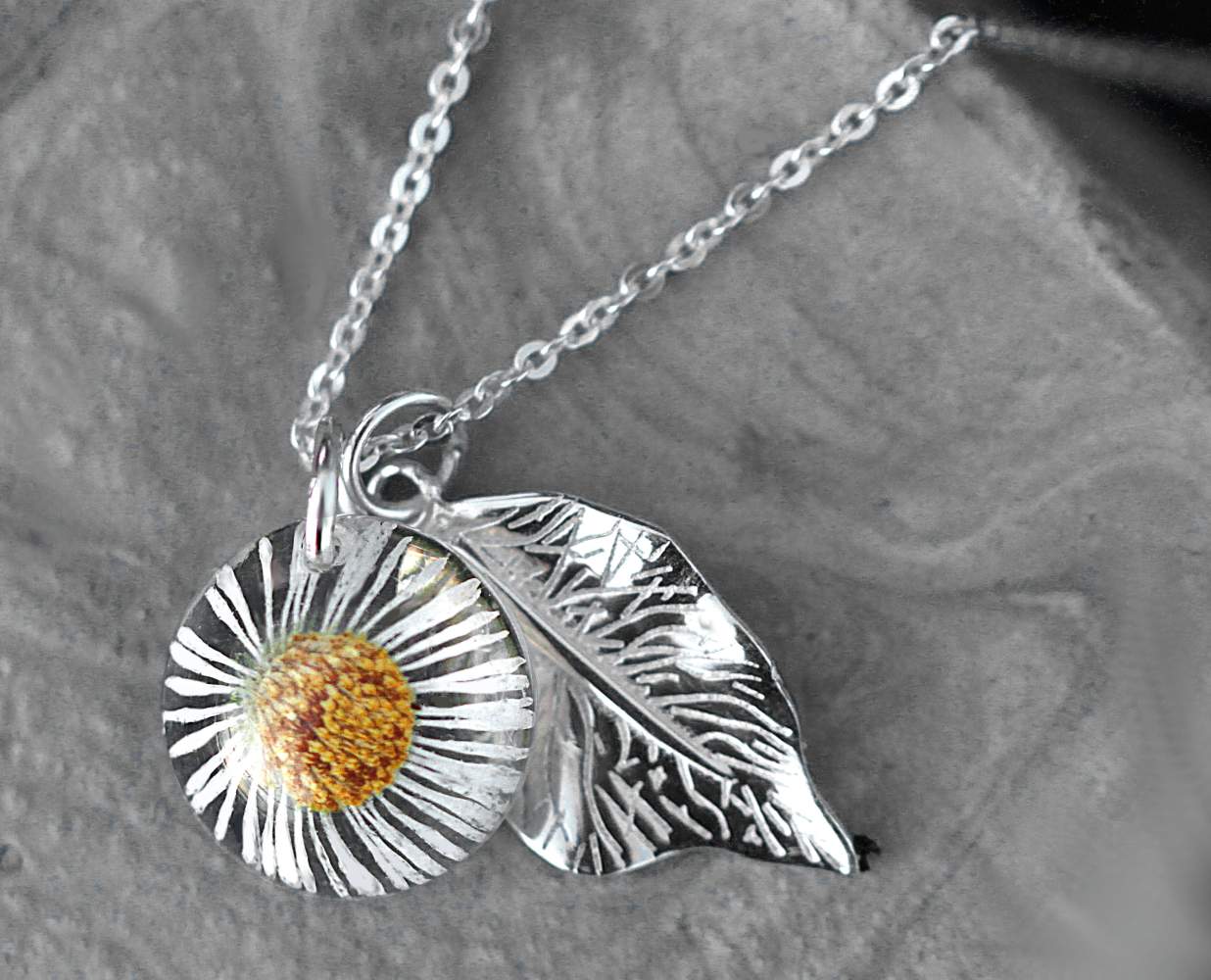 Small daisy sterling silver leaf necklace. Preserved real flower in glass like resin