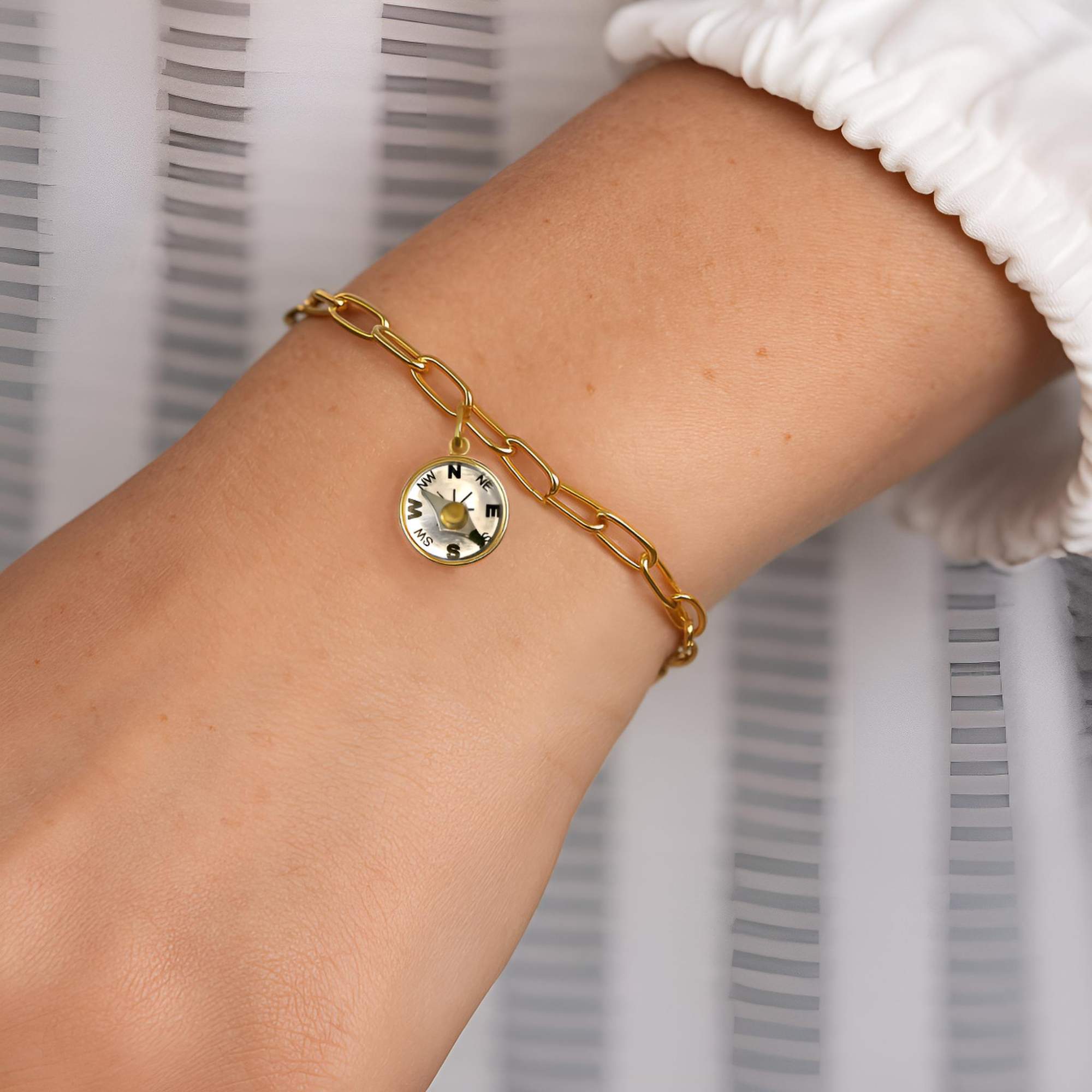 Armband mit funktionierendem Kompass. Vergoldetes 925 Sterling Silber Armband mit funktionierendem Kompass. Vergoldetes 925 Sterling Silber