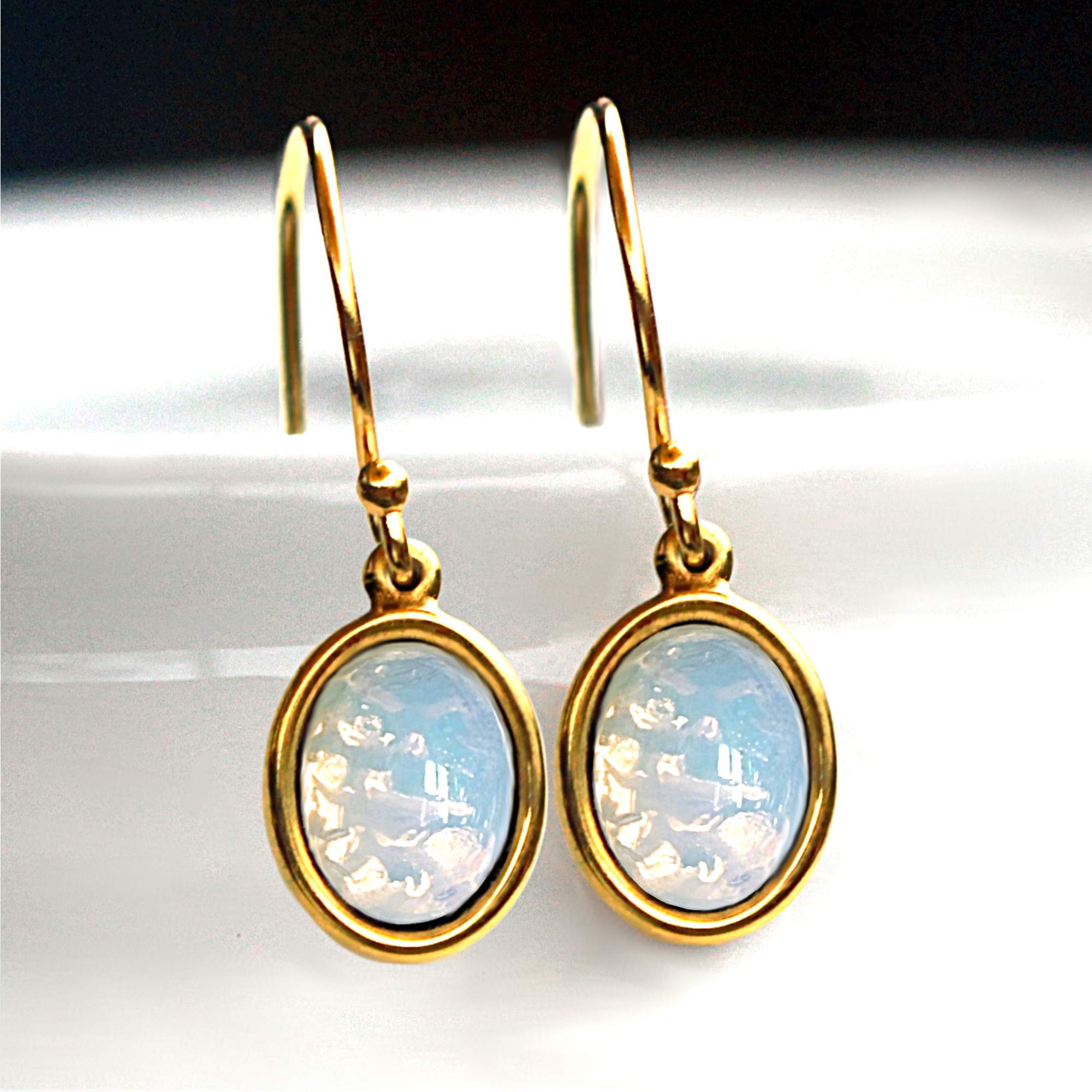 Ohrringe mit seltenen vintage Opal Steinen. Sterling Silber vergoldete Ohrhaken