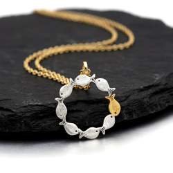 Gegen den Strom. Sterling Silber & Gold Fisch Kreis-Anhänger